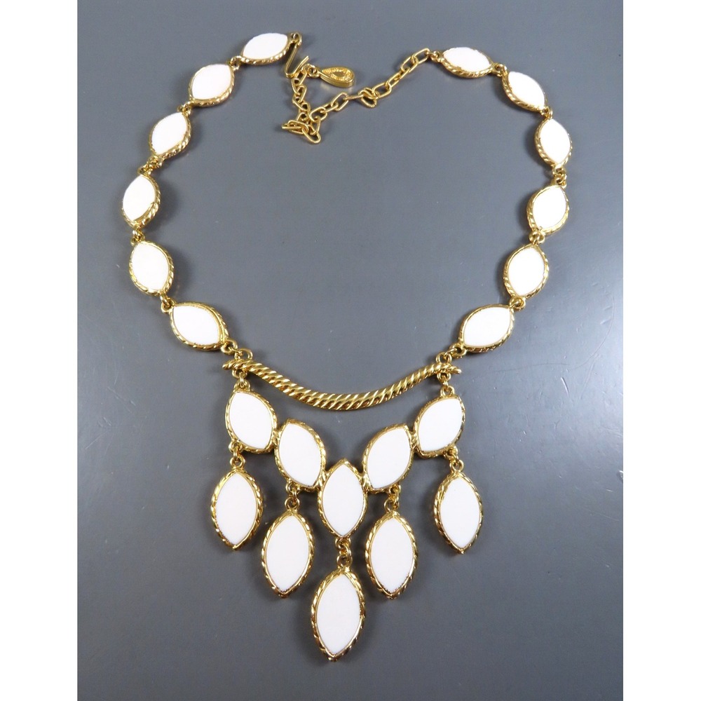 VTG Lisner Bib Necklace GOLD TONE w/WHITE ENAMEL Leaf Leaves Shape POINTED OVALS
